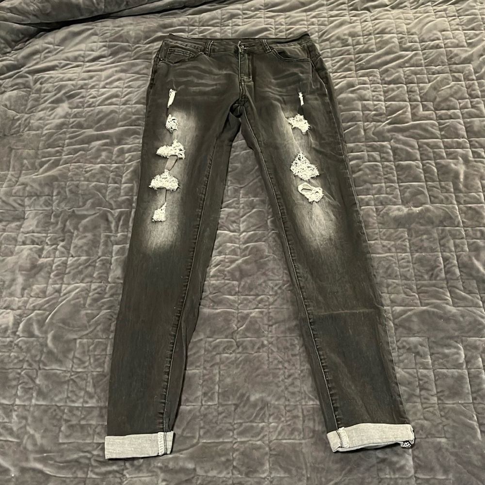 Black ripped jeans - M